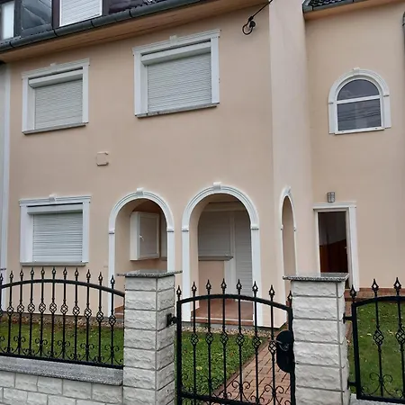 Apartment Koezepso Szint *